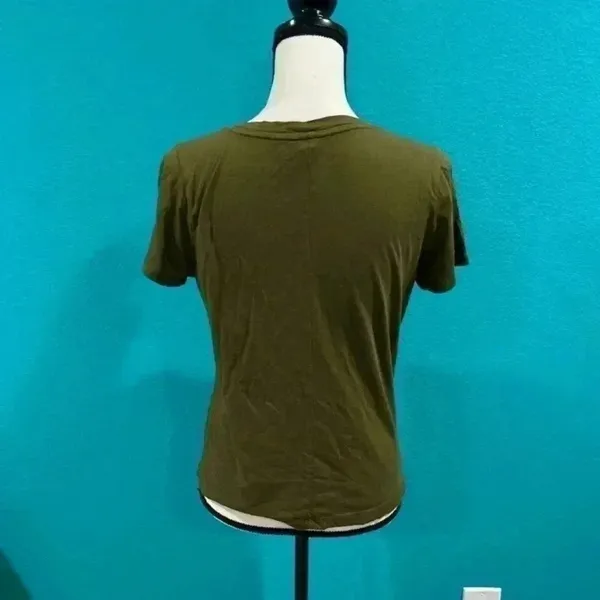 BP green tee shirt in size small - Image 2