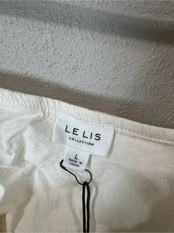 NWT Lelis Crop Top - Image 3