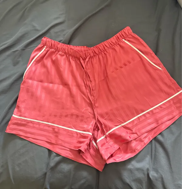 Auden Coral Pink Satin-Stripe Pajama Set with White Piping - Image 2