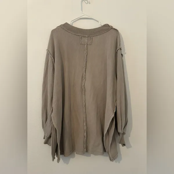 We The Free Asher Thermal Tan Oversized V-neck Long Sleeve Top Size Medium READ - Image 2