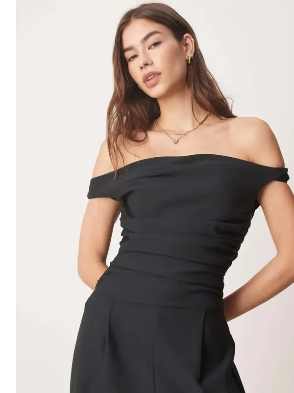 NWOT $130 Abercrombie & Fitch Women's Black Off The Shoulder Draped Jumpsuit - Image 4