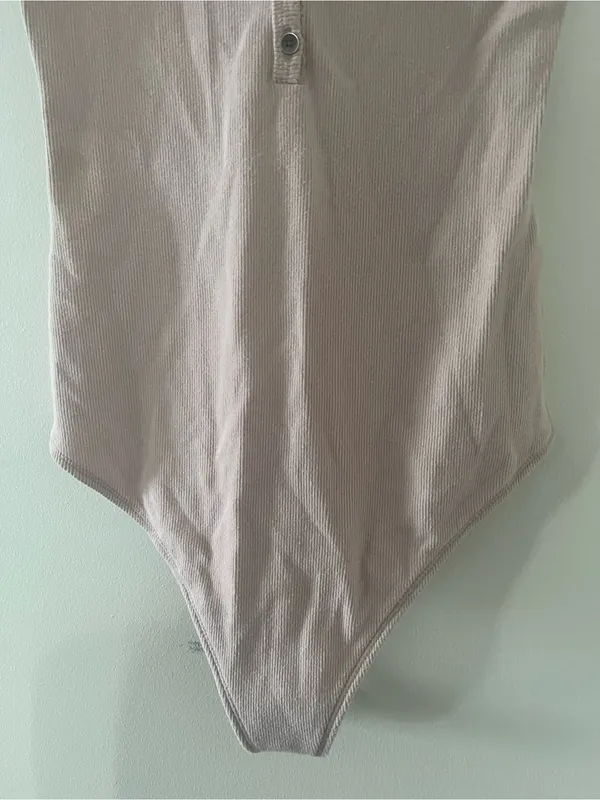 Abercrombie Pink Ribbed Sleeveless Henley Bodysuit Medium Capsule Minimalist - Image 3