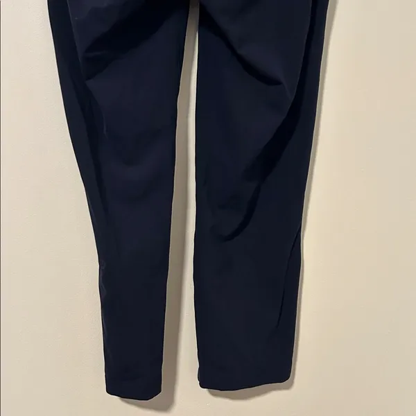 Lululemon Navy Blue On The Fly Jogger Pants Travel Athletic Hiking Size 2 - Image 4