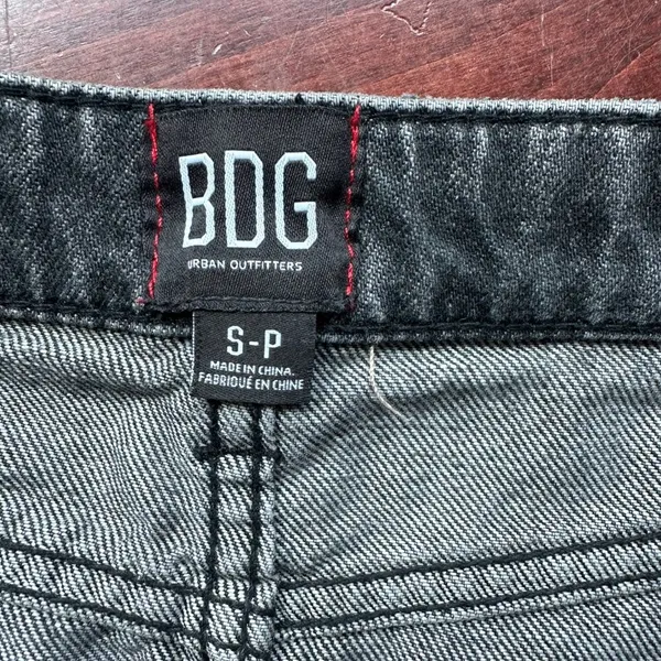 URBAN OUTFITTERS BDG Grey Black Denim Distressed Jean Mini Skirt Size small - Image 12
