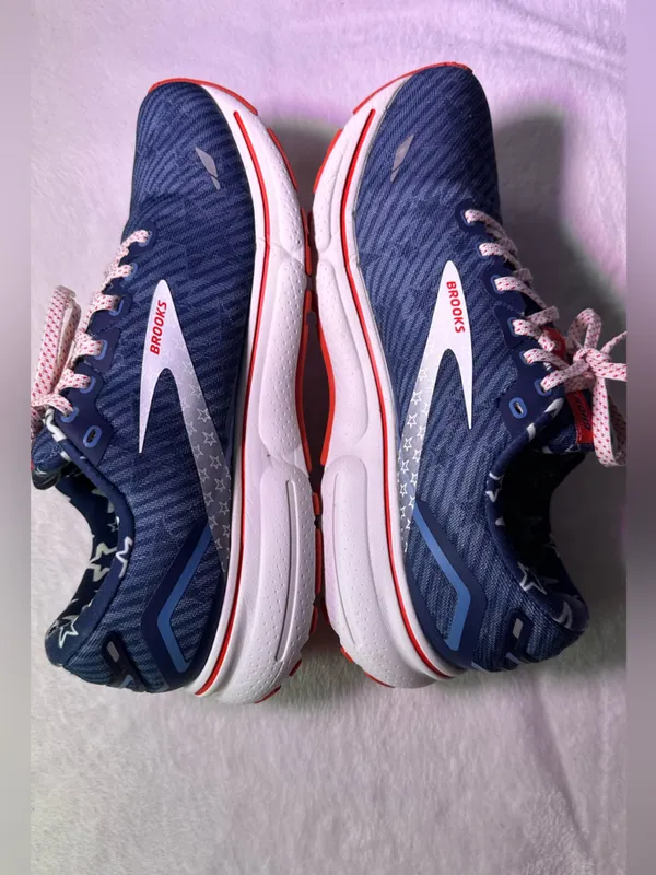 Brooks Men's Navy and Red Performance Running Shoe - Image 8