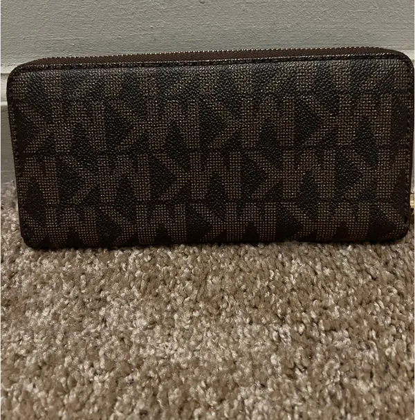 Michael Kors Wallet Leather Brown  - Image 2