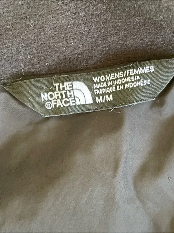 The North Face Women's Dark Black Quilted Puffer Jacket - Image 10