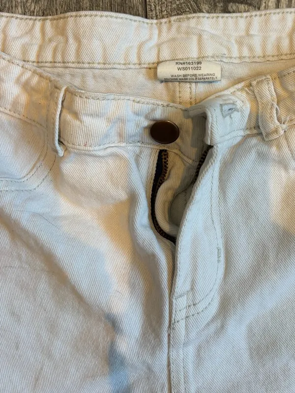 Juniors Large White Jeans Denim Shorts - Image 3