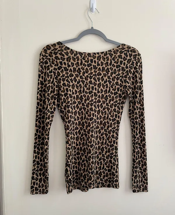 Sexy Basic Vneck Leopard Print - Image 2