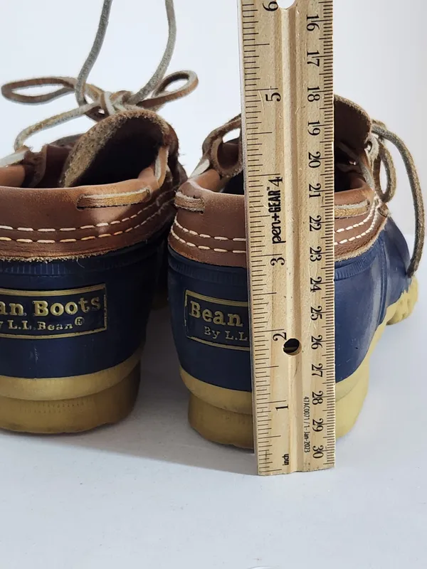 L.L. Bean Tan and Navy Womens Bean Boots Rubber Mocs Size 6 Wide - Image 9