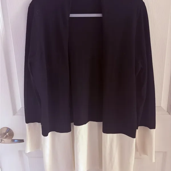 Cyrus Black and White Women's Cardigan. L - Image 2