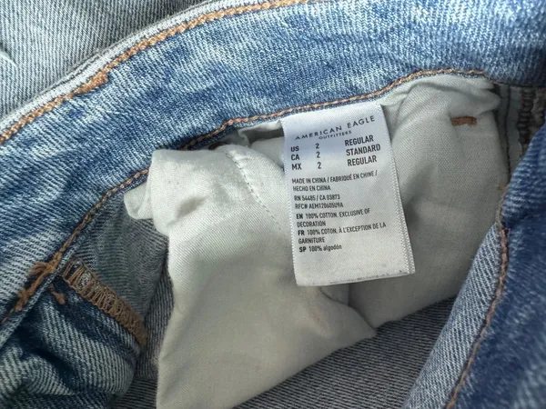 American Eagle Mom Jeans Ripped - Image 2