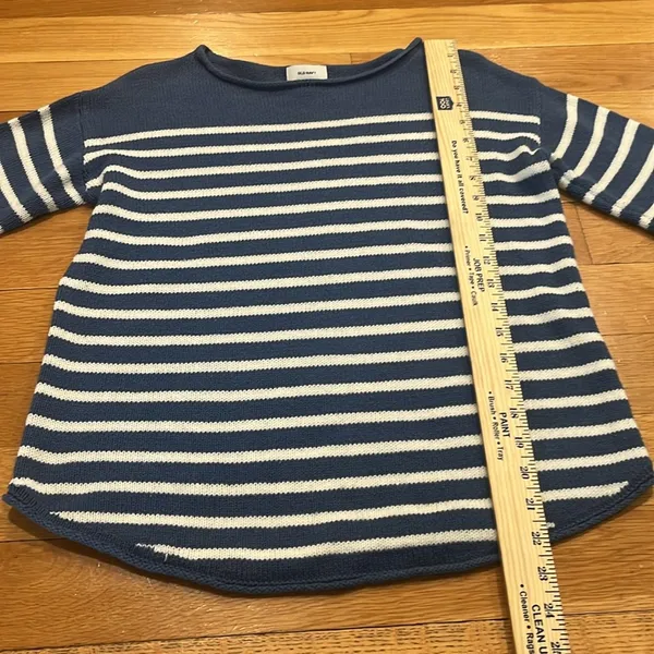 Old Navy women’s striped sweater size small . - Image 4