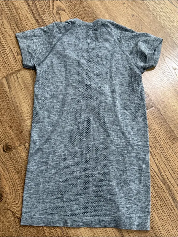 Lululemon Swiftly Short Sleeve Shirt Size 4 - Image 2