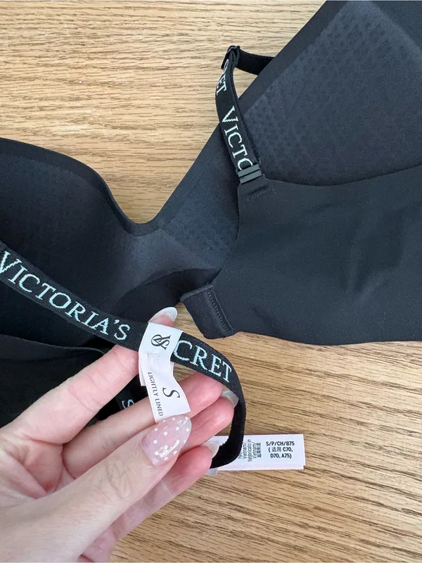 Victoria's Secret Black Smooth Molded Bra - Image 4