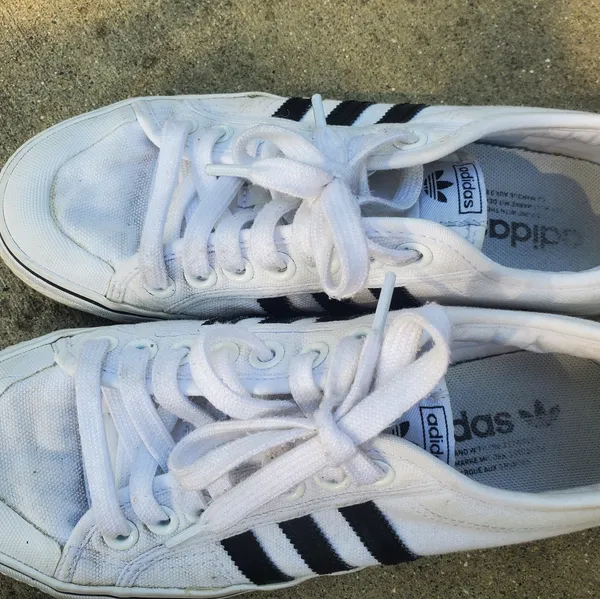 Adidas White Sneakers Size 8.5 Womens 7 Canvas Shoes Very Lighweight. Worn Twice - Image 2