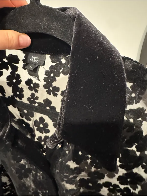 NWOT River Island Black Floral Button-Down Blouse size L - Image 5