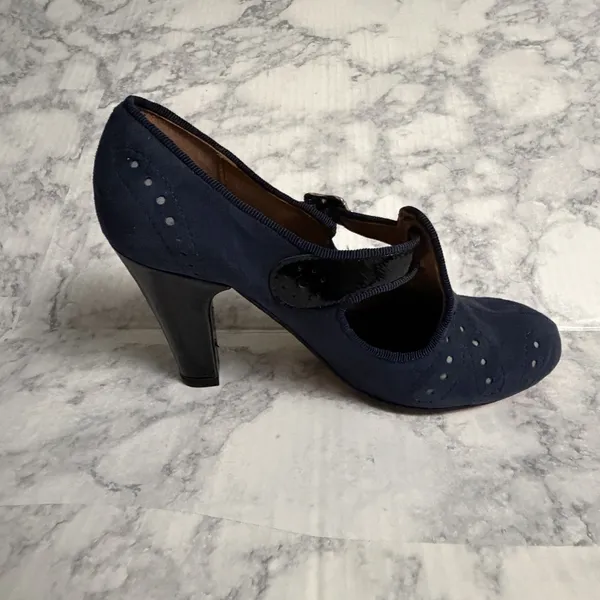 Re-Mix Vintage Footwear Cloche‎ T-straps in Navy Suede/Black Patent, Size 6 - Image 8