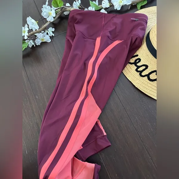 Lululemon Zip the Line Crop Leggings Burgundy Pink Stripe Zippers Size 6 - Image 9