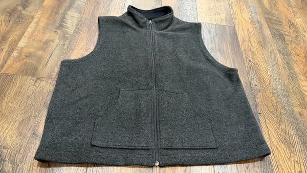 Charter Club Women's Gray Fleece Vest, Zip Up, Pockets, Size Large - Image 2