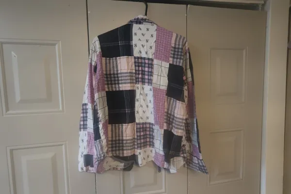 Victoria's Secret plaid flannel path quilt pajamas sleep shirt with pocket in light pink, dark pink and black size small. - Image 11