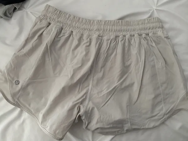 Lululemon Hotty Hot High-Rise 2.5" White - Image 3
