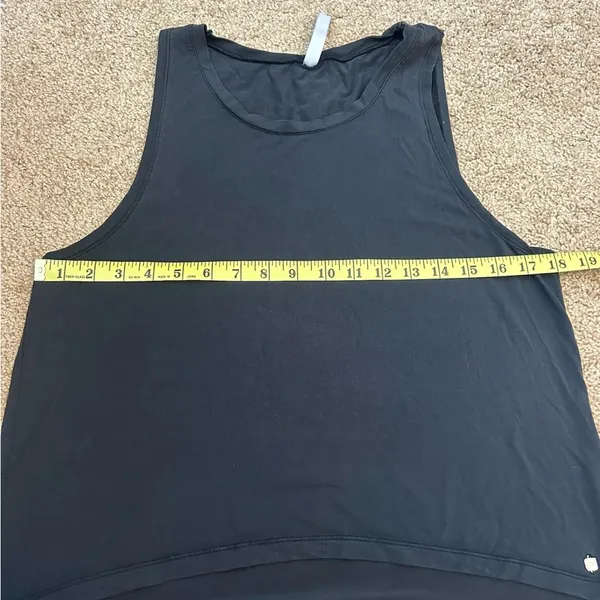 Fabletics blank tank top size medium - Image 5