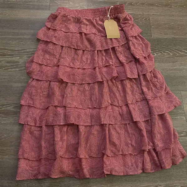 NWT Listicle Kendra Tiered Lace Skirt. Size Medium - Image 4