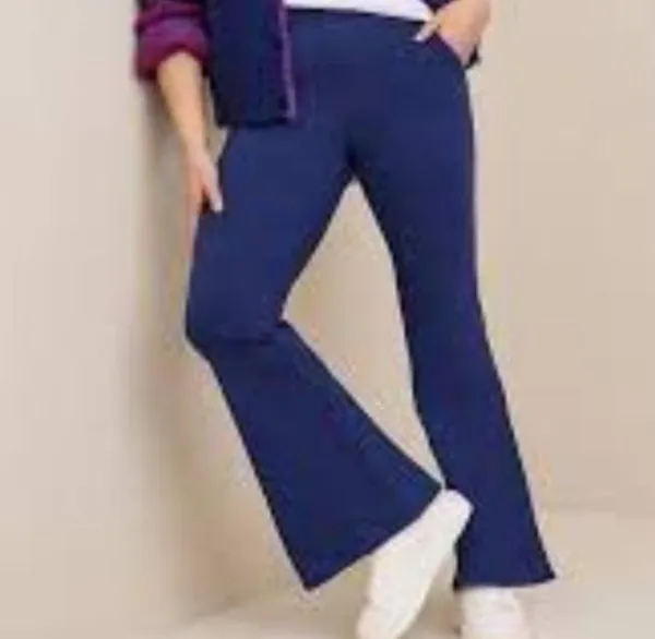 NWOT--NAVY BLUE FLARE BOTTOM LEGGINGS-SIZE 1X Brand new leggings - Image 2