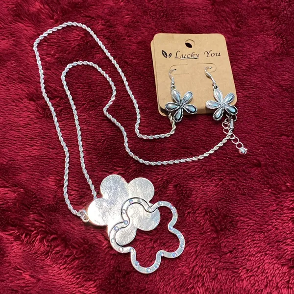 LUCKY YOU Antique Look Clover Rhinestone Pendant Chain Necklace Set Silver - Image 2