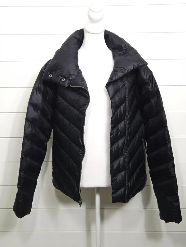 Patagonia Black Quilted Lightweight Down Puffer Jacket size M - Image 4