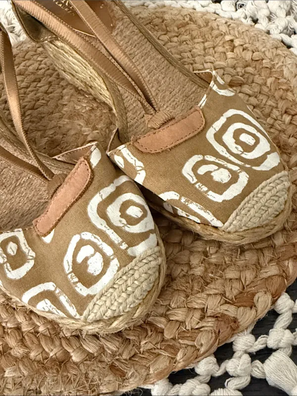 Lauren‎ Ralph Lauren Tan White Batik Print Espadrille Wedge Sandals Size 6.5 - Image 3