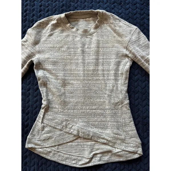 Lululemon Define Pullover Long Sleeve Athletic Top Thumbholes Gray Size‎ 4 - Image 2