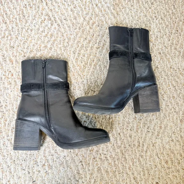 Coach and Four Black Leather Ankle Boots Made in Italy Block Heel Zipper Size 6M - Image 3
