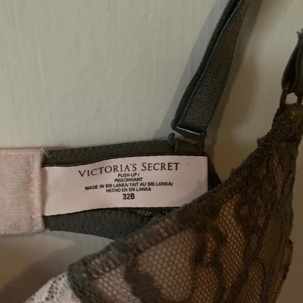 Victoria’s Secret Lace Push Up Bra 32b - Image 2