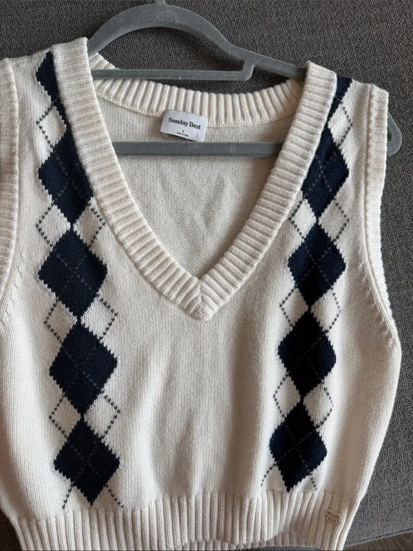 Sunday Best Cream and Navy Argyle Knit Vest - Image 3