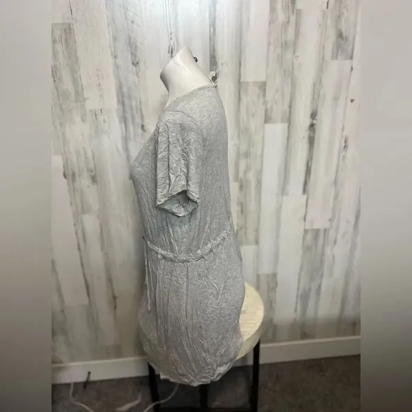 H&M Gray dress with pulling string - Image 4