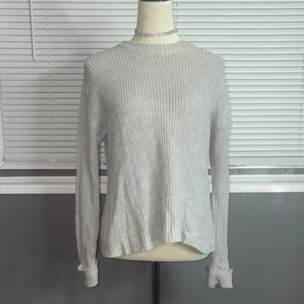 American Eagle Soft Gray Sweater - Image 3