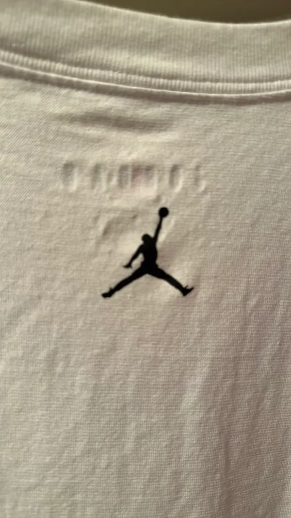 Air Jordan White Graphic Tee Large - Image 8