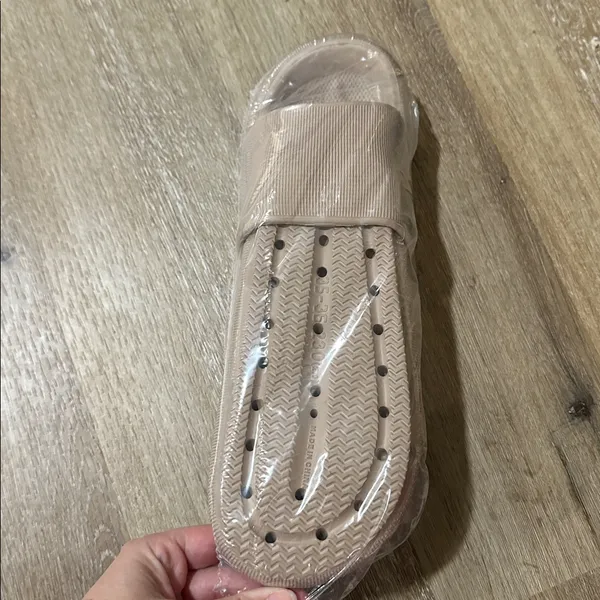 NWT menore slipper sandals for women. Size 5.5 - Image 2