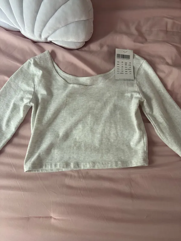 Brandy Melville Cropped Long Sleeve Grey - Image 2