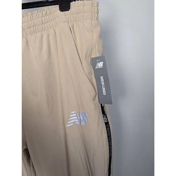 New Balance men's all motion mesh lined joggers Large - Image 2