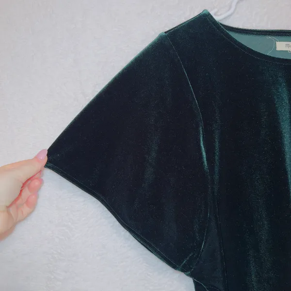 K4376 Emerald Green Velvet Butterfly Top size medium - Image 3