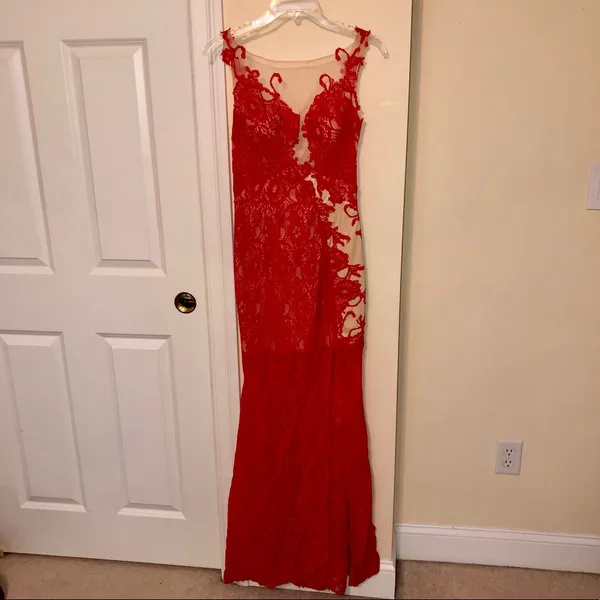 jovani red and nude lace fitted prom dress - Image 4
