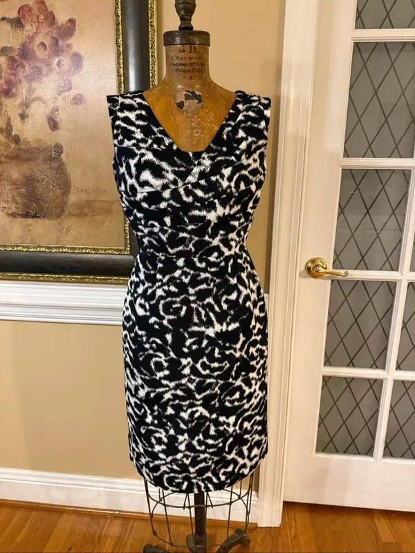 Antonio Melani Empire Waist Sheath Dress Size 2 Black White Print - Image 2
