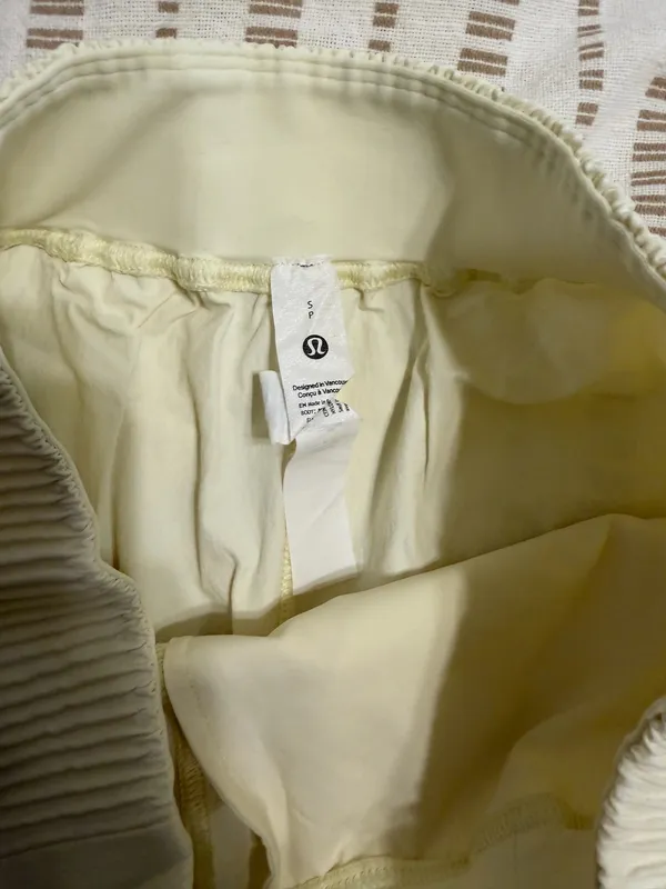 Lululemon Shorts High-Rise 4" - Image 3