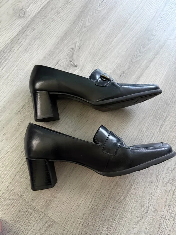 Bandolino Black Leather Mid-Heel Loafers with Silver Accent Size 6.5 - Image 4
