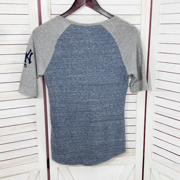 Majestic Official MLB New York‎ Yankees V Neck Slub Tee Shirt Blue Grey Medium - Image 8