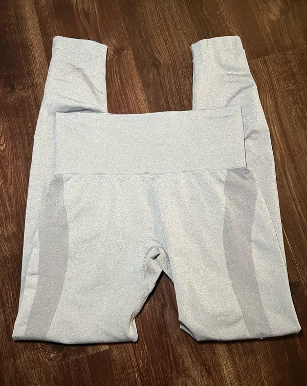 Grey NVGTN leggings size Small  - Image 4