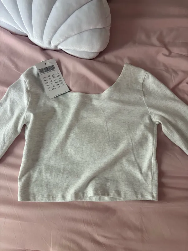 Brandy Melville Cropped Long Sleeve Grey - Image 5